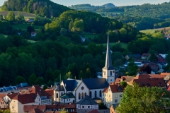 Blick vom Liebesweg über Poppenhausen an einem warmen Sommertag.