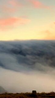 Timelapse vom Nebelmeer. Es fließt von Bayern nach Hessen hinein. Ein atemberaubender Anblick.