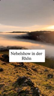 Der Nebel fließt von Bayern nach Hessen rüber. 
Das passiert sogar recht oft. Bayern liegt dann den ganzen Tag in der Suppe. 
Habt ihr das schonmal beobachtet?

#rhön #bayern #hessen #gersfeld #nebel
